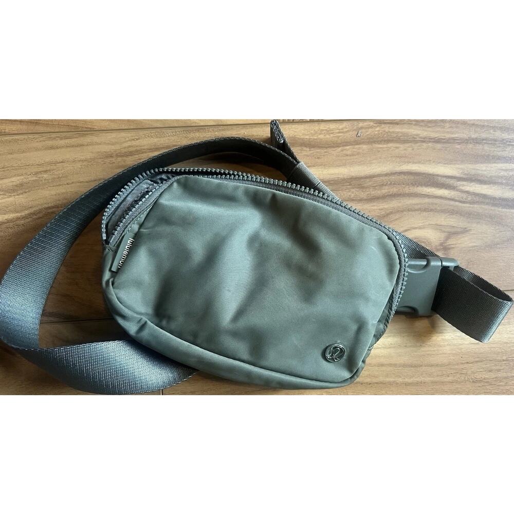 lululemon Green Crossbody Pack Everywhere Belt Bag
